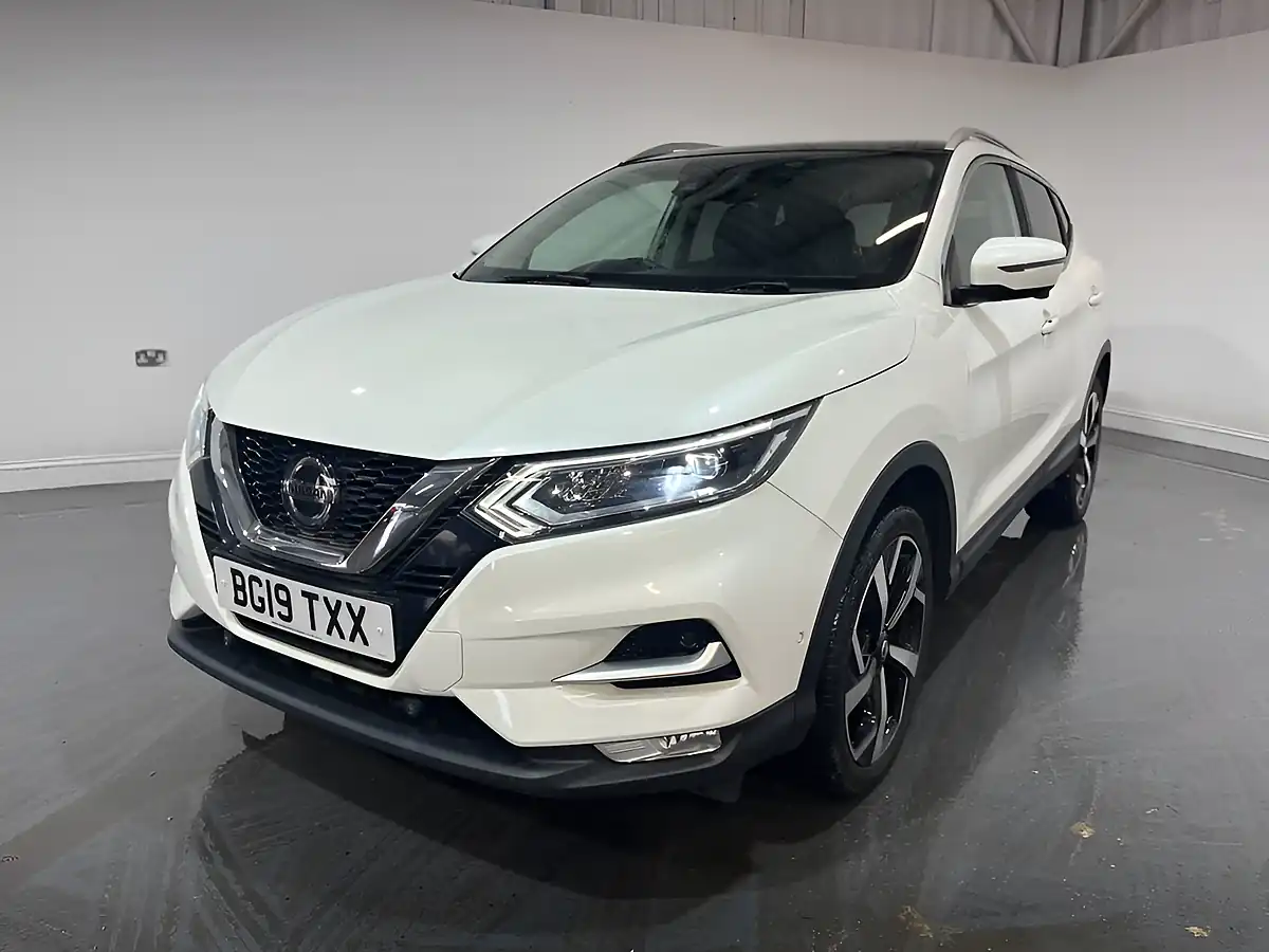 Used 2019 Nissan Qashqai Tekna White - Interior and Exterior details 3