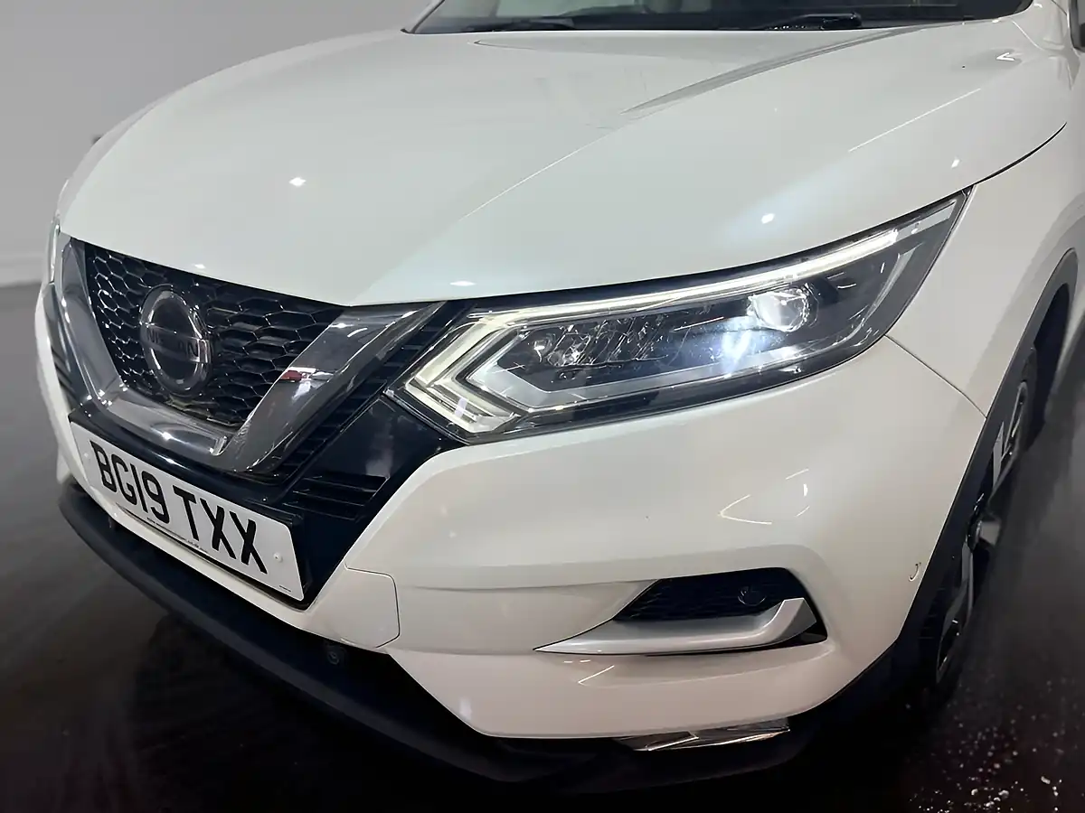 Used 2019 Nissan Qashqai Tekna White - Interior and Exterior details 4