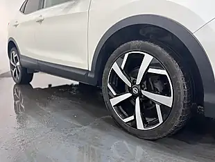 Used 2019 Nissan Qashqai Tekna White - Interior and Exterior details 7