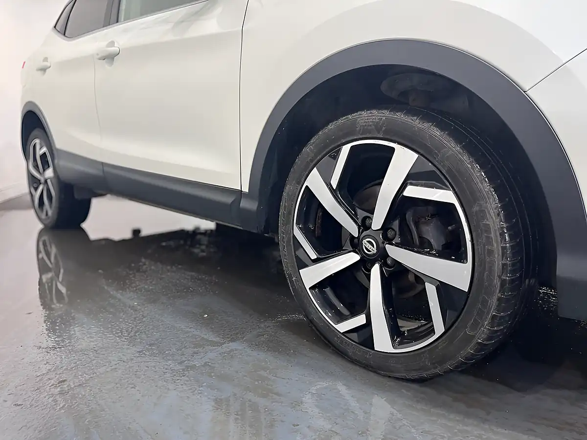 Used 2019 Nissan Qashqai Tekna White - Interior and Exterior details 7