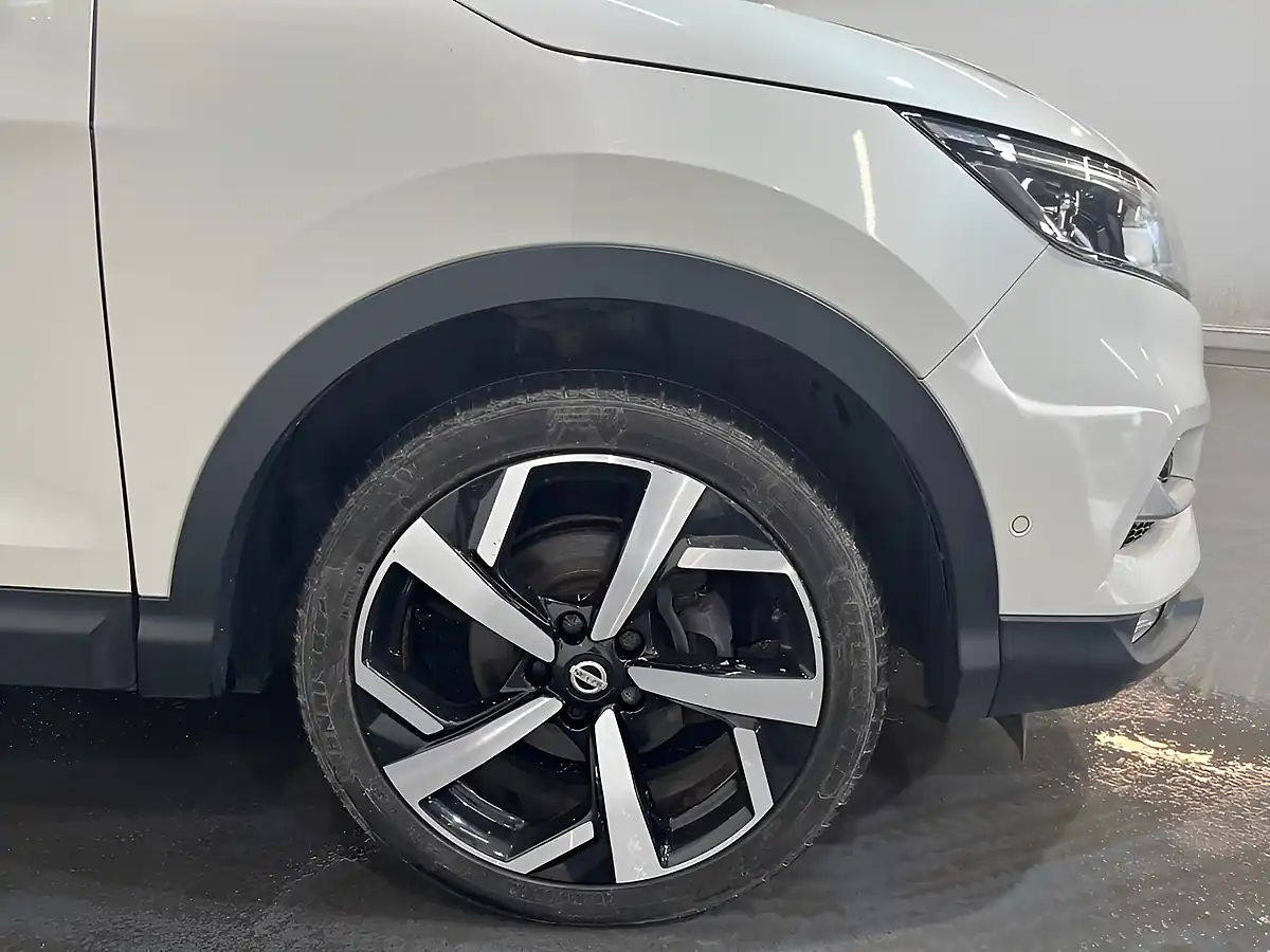 Used 2019 Nissan Qashqai Tekna White - Interior and Exterior details 8