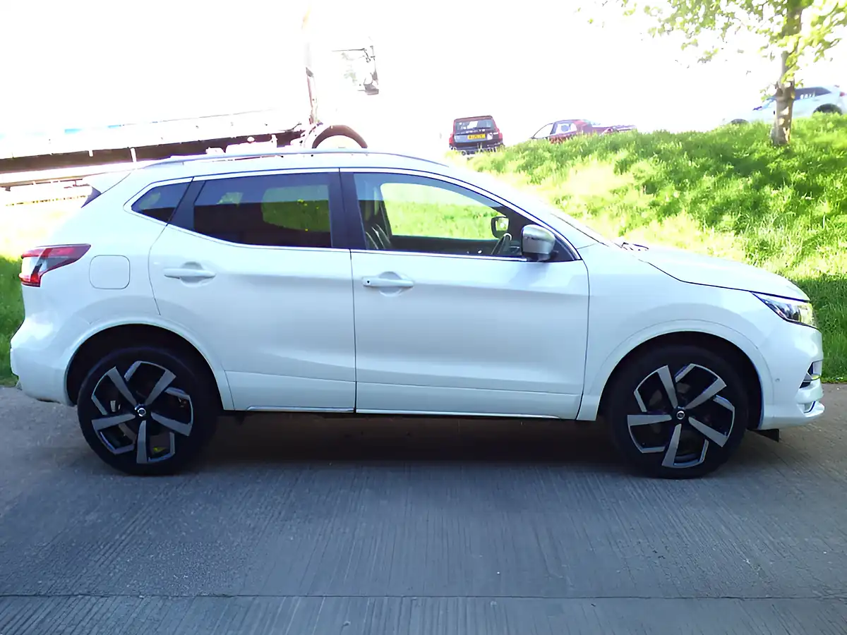 Used 2019 Nissan Qashqai Tekna+ White - Interior and Exterior details 15