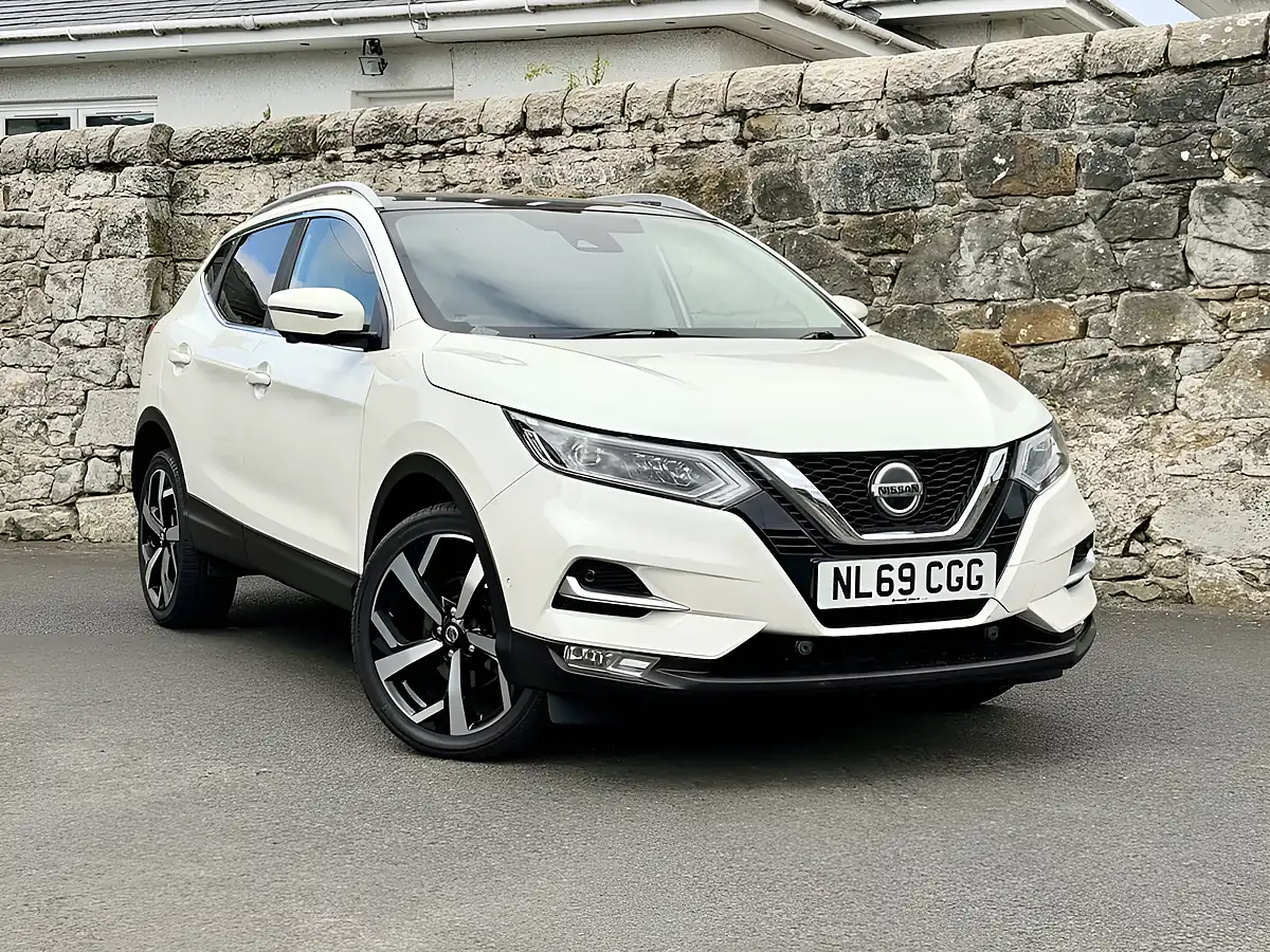 Used 2019 Nissan Qashqai Tekna White - Front View