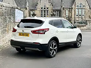 Used 2019 Nissan Qashqai Tekna White - Interior and Exterior details 10