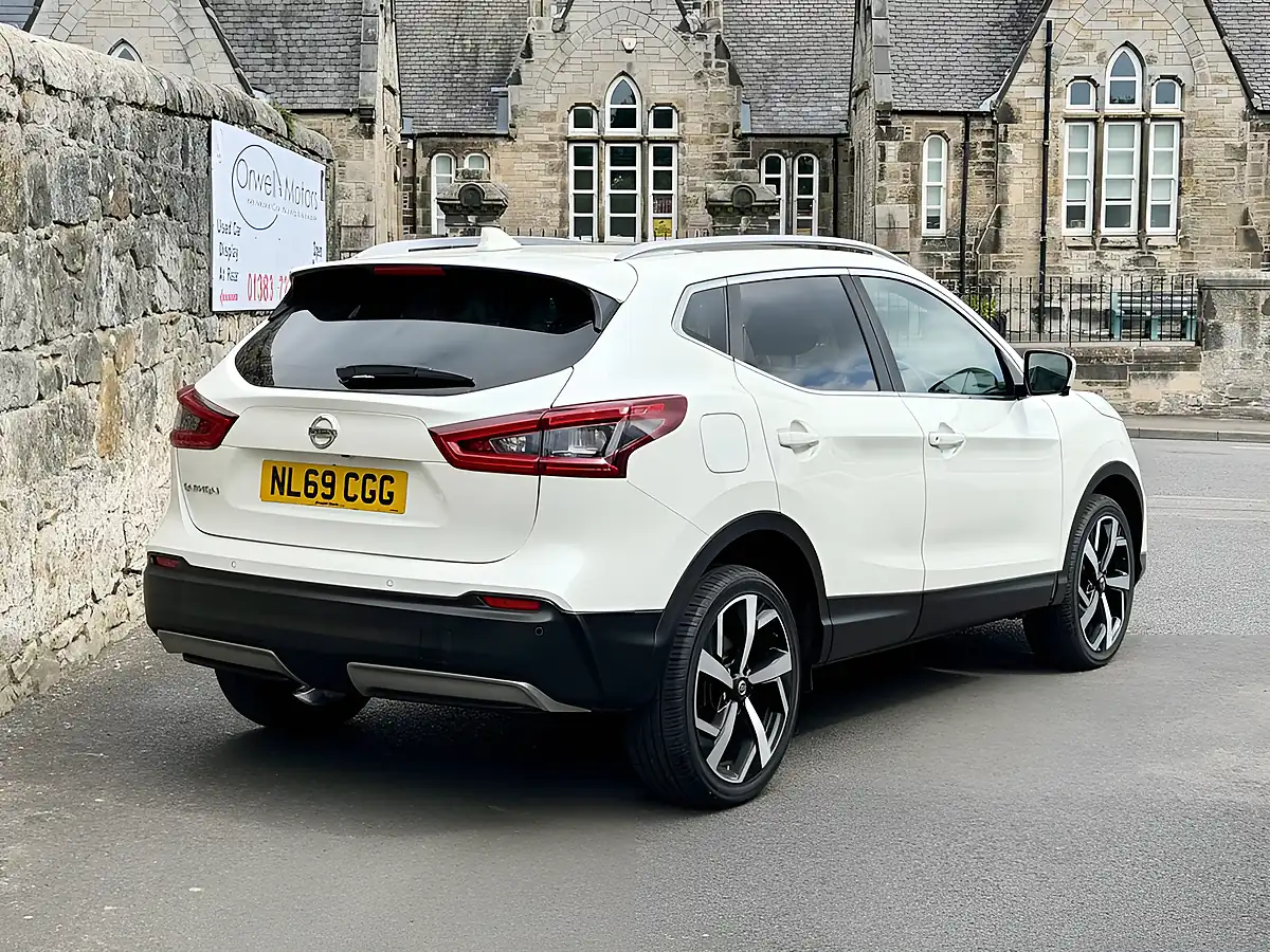 Used 2019 Nissan Qashqai Tekna White - Interior and Exterior details 10