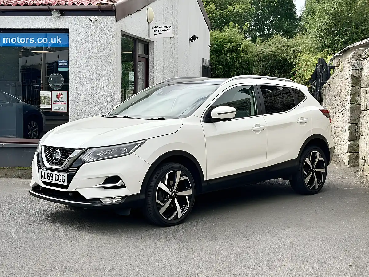 Used 2019 Nissan Qashqai Tekna White - Interior and Exterior details 12