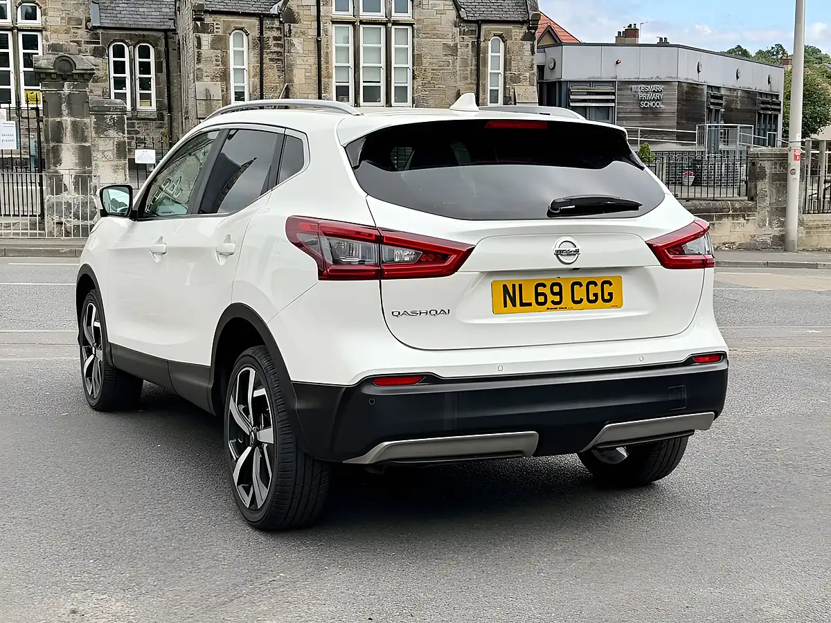 Used 2019 Nissan Qashqai Tekna White - Interior and Exterior details 13