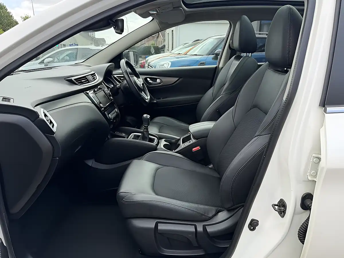 Used 2019 Nissan Qashqai Tekna White - Interior and Exterior details 15