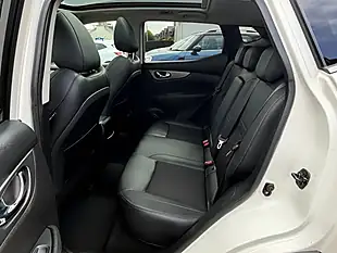 Used 2019 Nissan Qashqai Tekna White - Interior and Exterior details 16