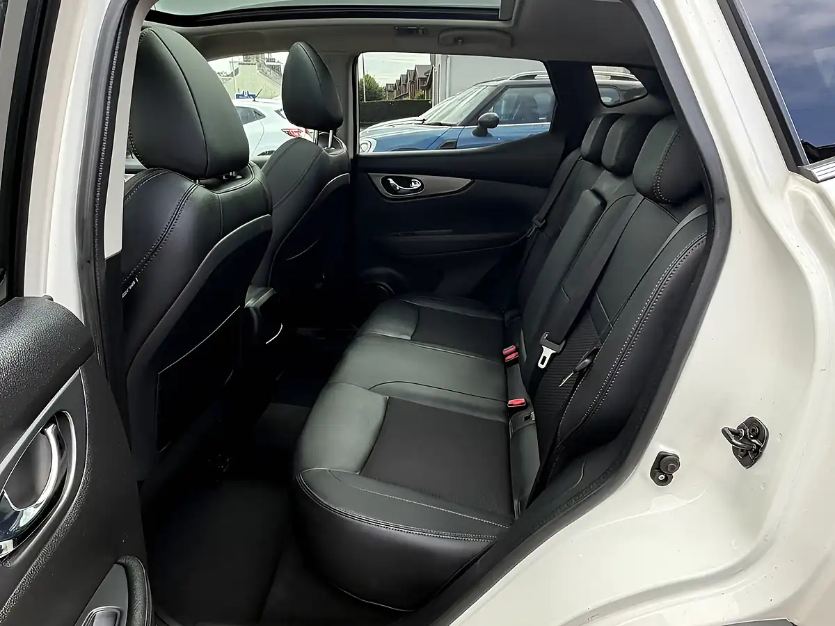 Used 2019 Nissan Qashqai Tekna White - Interior and Exterior details 16