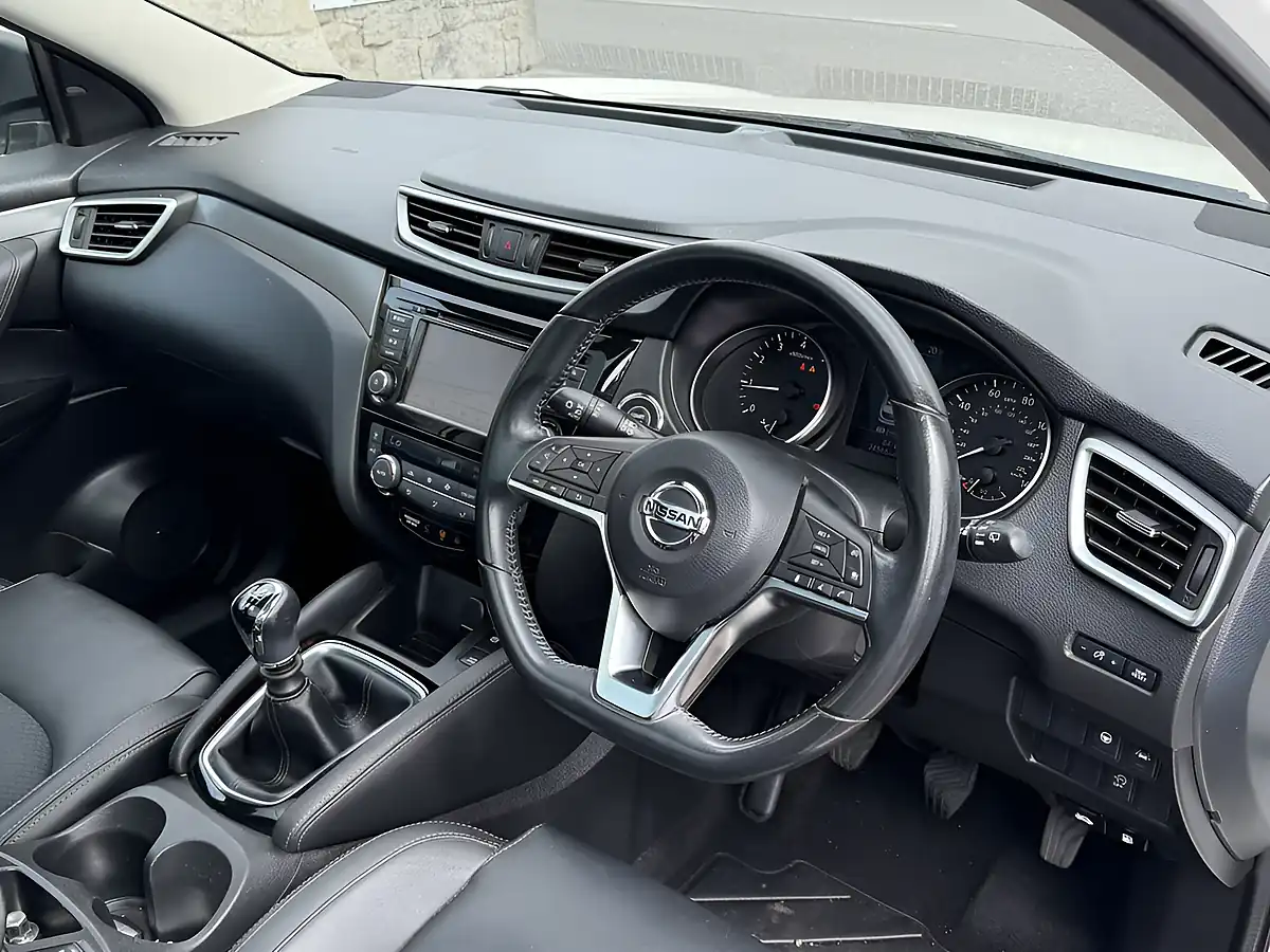 Used 2019 Nissan Qashqai Tekna White - Interior and Exterior details 6