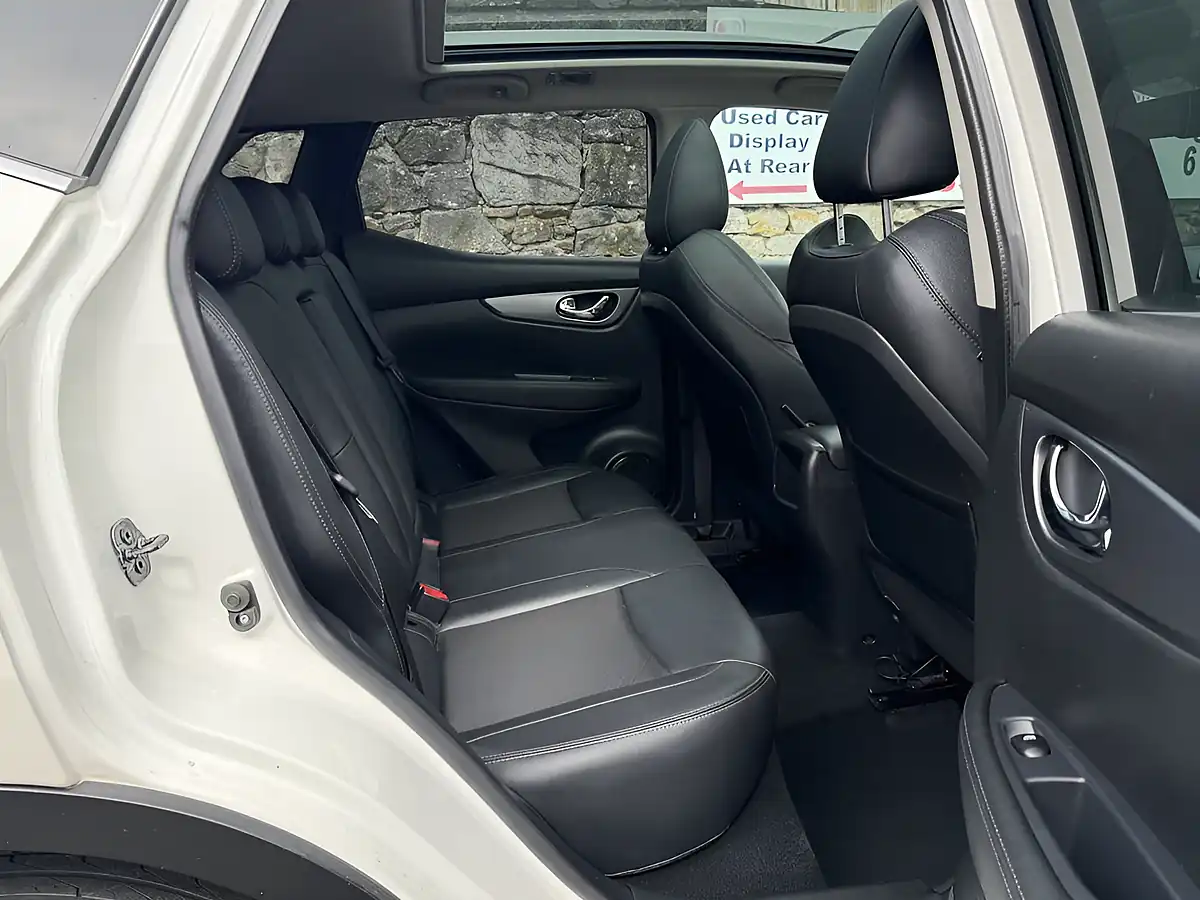 Used 2019 Nissan Qashqai Tekna White - Interior and Exterior details 7