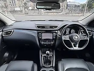 Used 2019 Nissan Qashqai Tekna White - Interior and Exterior details 8