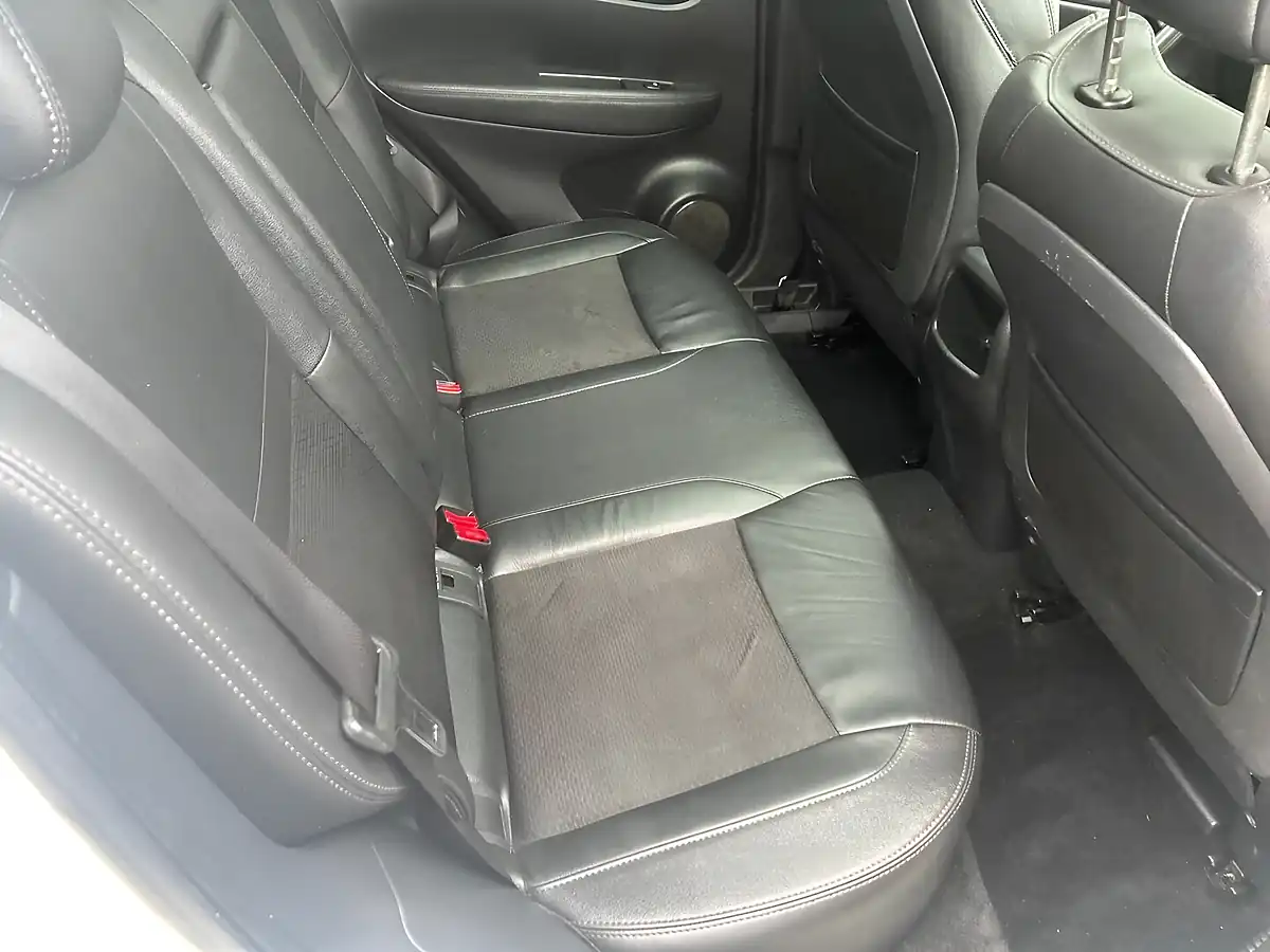 Used 2019 Nissan Qashqai Tekna White - Interior and Exterior details 12