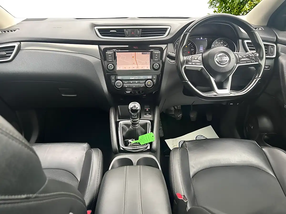 Used 2019 Nissan Qashqai Tekna White - Interior and Exterior details 14