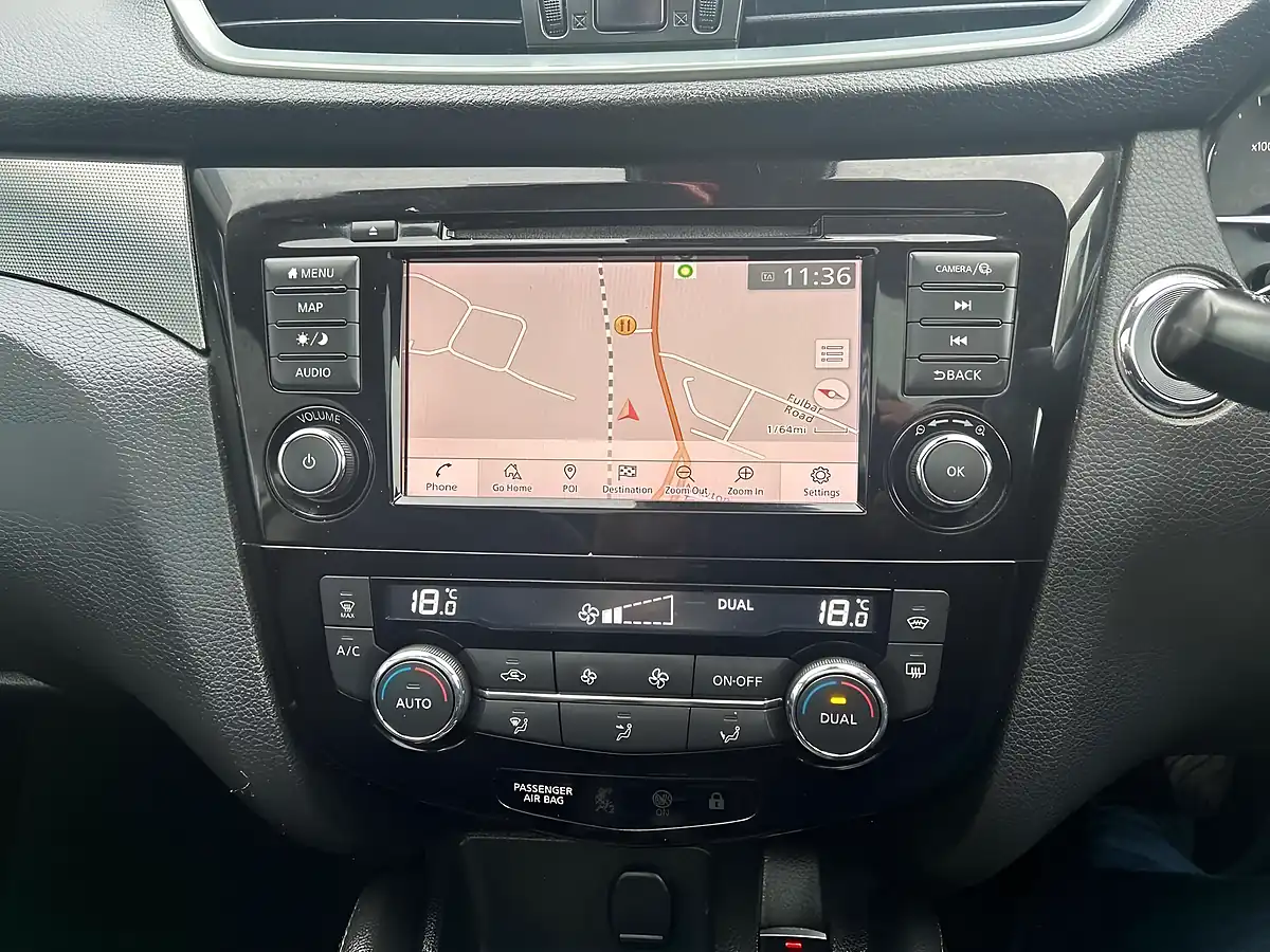 Used 2019 Nissan Qashqai Tekna White - Interior and Exterior details 16