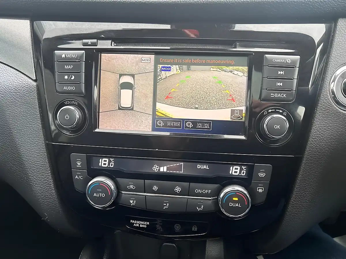 Used 2019 Nissan Qashqai Tekna White - Interior and Exterior details 17