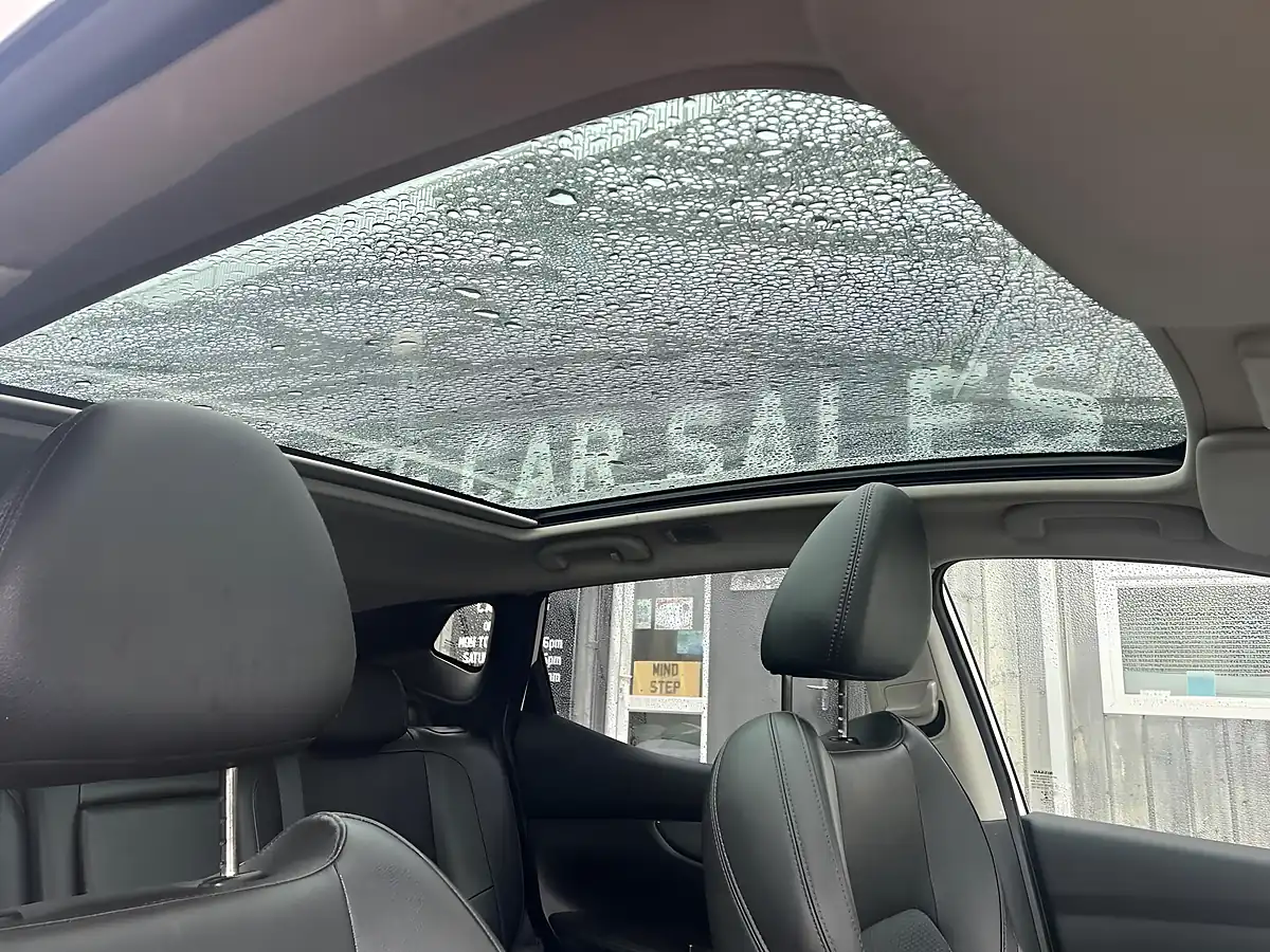 Used 2019 Nissan Qashqai Tekna White - Interior and Exterior details 18