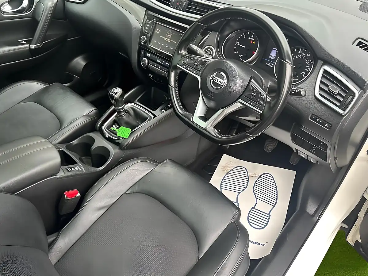 Used 2019 Nissan Qashqai Tekna White - Interior and Exterior details 7