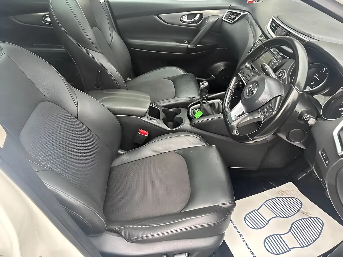 Used 2019 Nissan Qashqai Tekna White - Interior and Exterior details 8