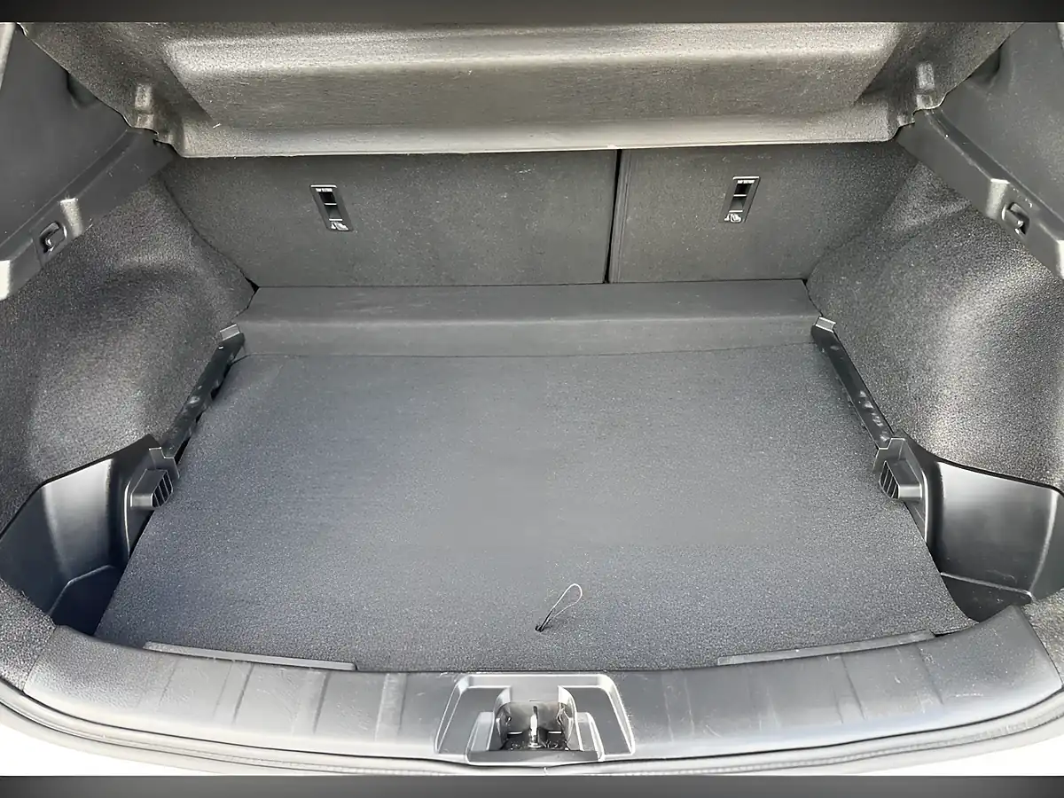 Used 2019 Nissan Qashqai Tekna+ White - Interior and Exterior details 10