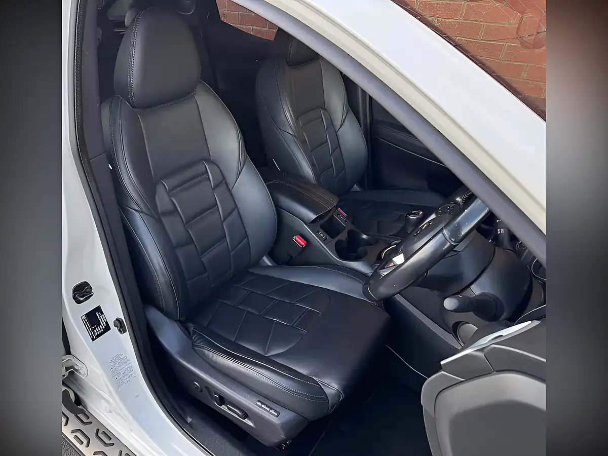 Used 2019 Nissan Qashqai Tekna+ White - Interior and Exterior details 11