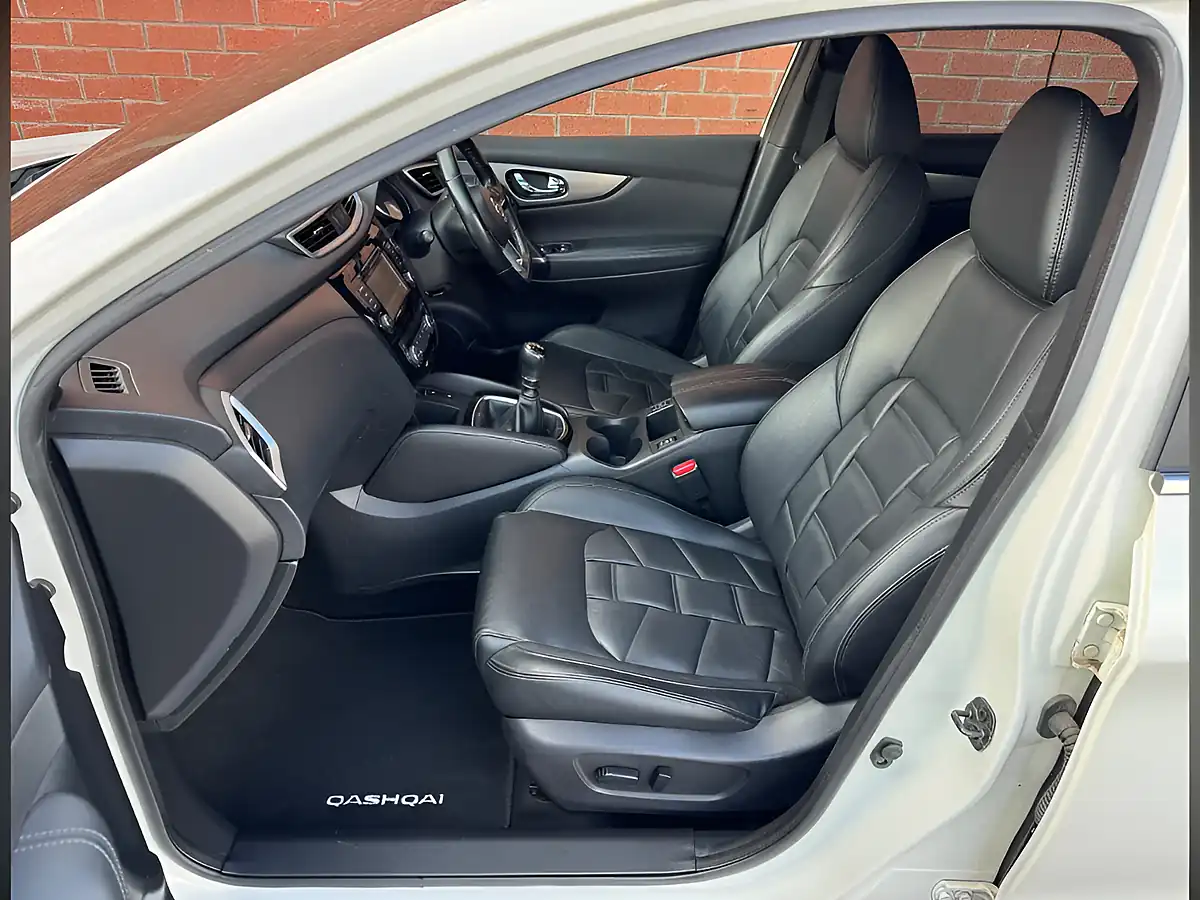 Used 2019 Nissan Qashqai Tekna+ White - Interior and Exterior details 17