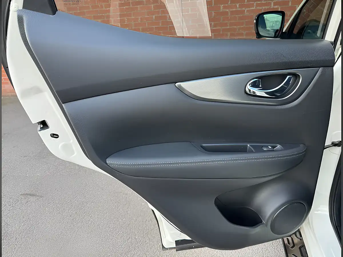 Used 2019 Nissan Qashqai Tekna+ White - Interior and Exterior details 18
