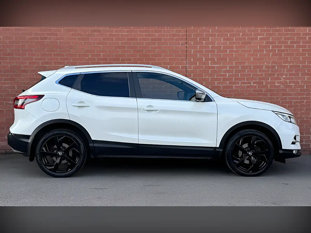 Used 2019 Nissan Qashqai Tekna+ White - Interior and Exterior details 3