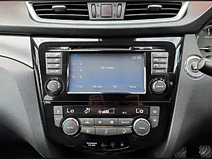 Used 2019 Nissan Qashqai Tekna White - Interior and Exterior details 13