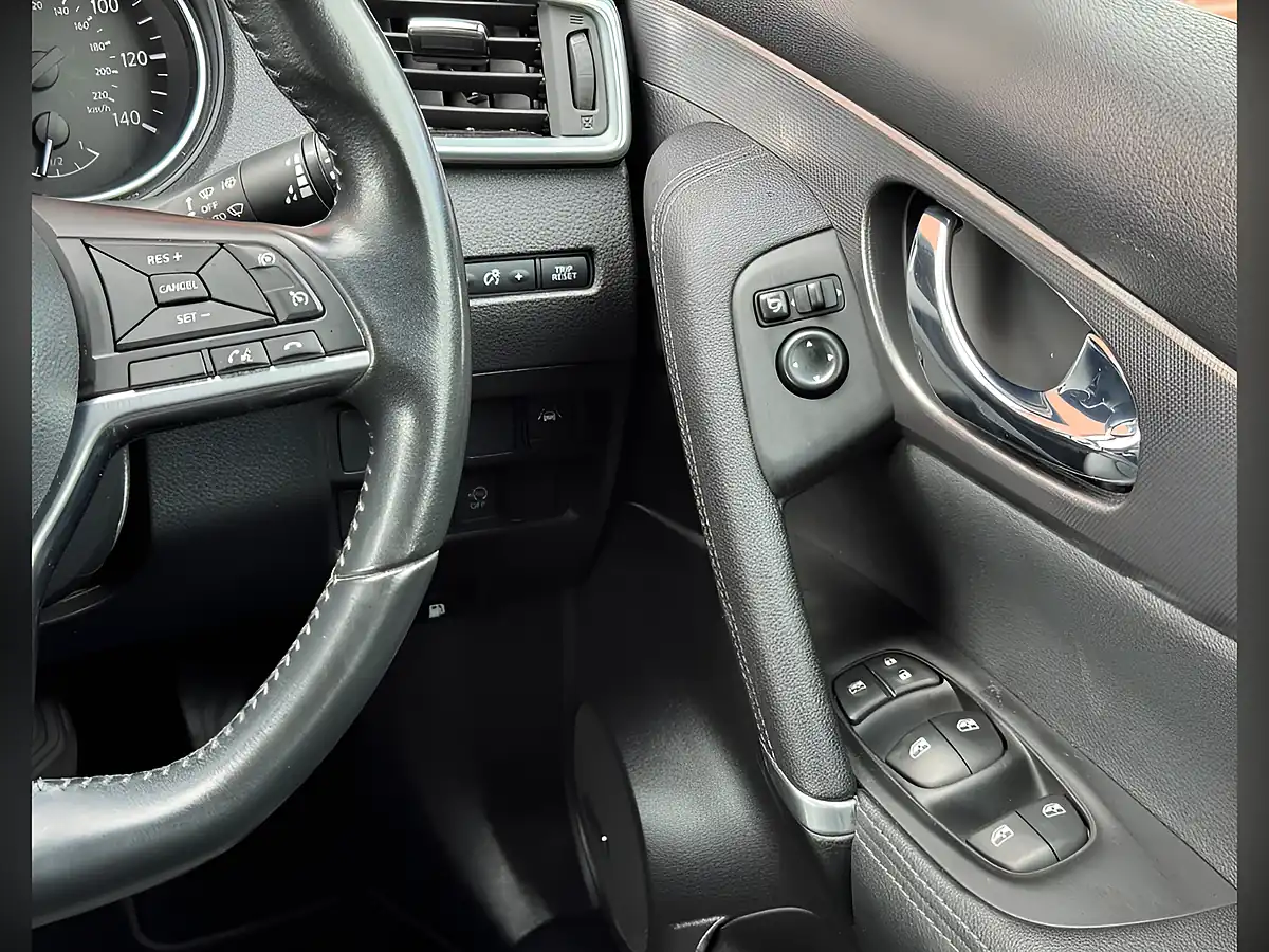 Used 2019 Nissan Qashqai Tekna White - Interior and Exterior details 16
