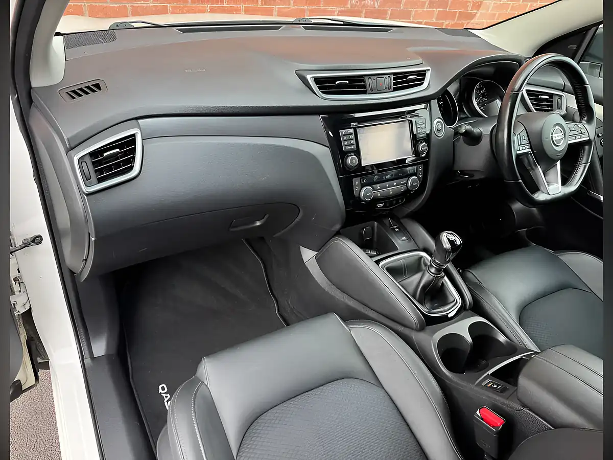Used 2019 Nissan Qashqai Tekna White - Interior and Exterior details 18