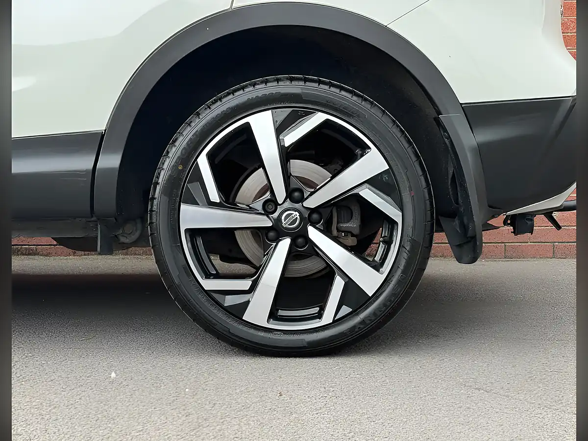 Used 2019 Nissan Qashqai Tekna White - Interior and Exterior details 20