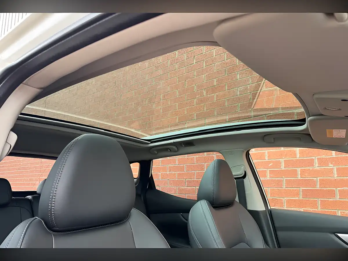 Used 2019 Nissan Qashqai Tekna White - Interior and Exterior details 3