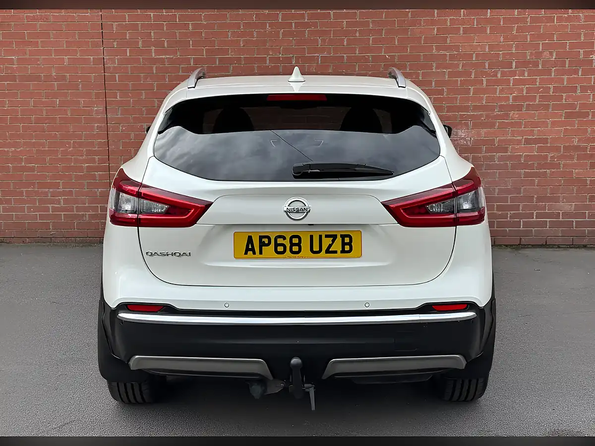 Used 2019 Nissan Qashqai Tekna White - Interior and Exterior details 9