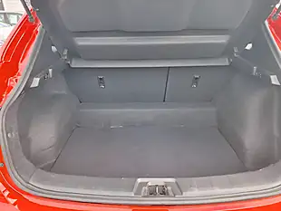 Used 2019 Nissan Qashqai Visia Red - Interior and Exterior details 10