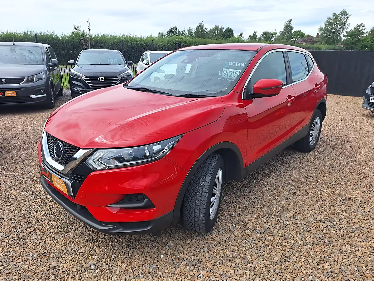 Used 2019 Nissan Qashqai Visia Red - Interior and Exterior details 11