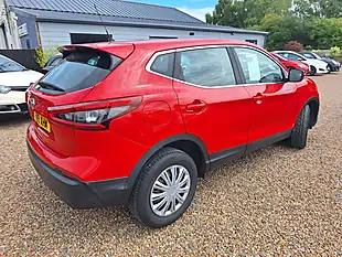 Used 2019 Nissan Qashqai Visia Red - Interior and Exterior details 12
