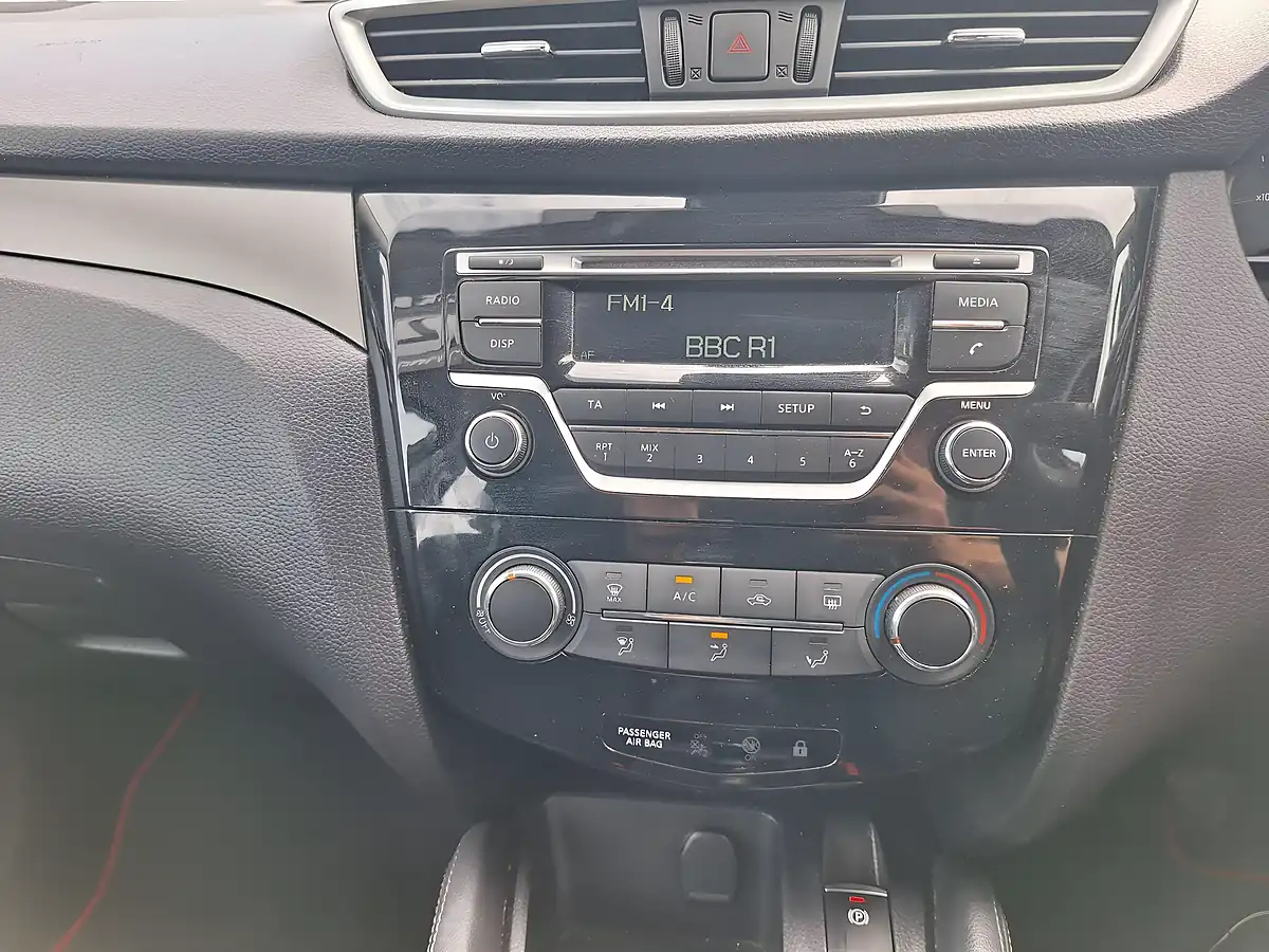Used 2019 Nissan Qashqai Visia Red - Interior and Exterior details 13