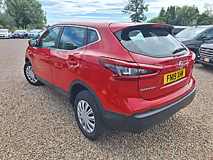Used 2019 Nissan Qashqai Visia Red - Interior and Exterior details 14