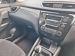 Used 2019 Nissan Qashqai Visia Red - Interior and Exterior details 15