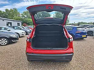 Used 2019 Nissan Qashqai Visia Red - Interior and Exterior details 16