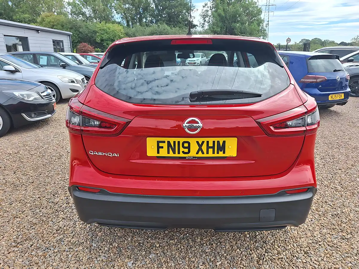Used 2019 Nissan Qashqai Visia Red - Interior and Exterior details 17