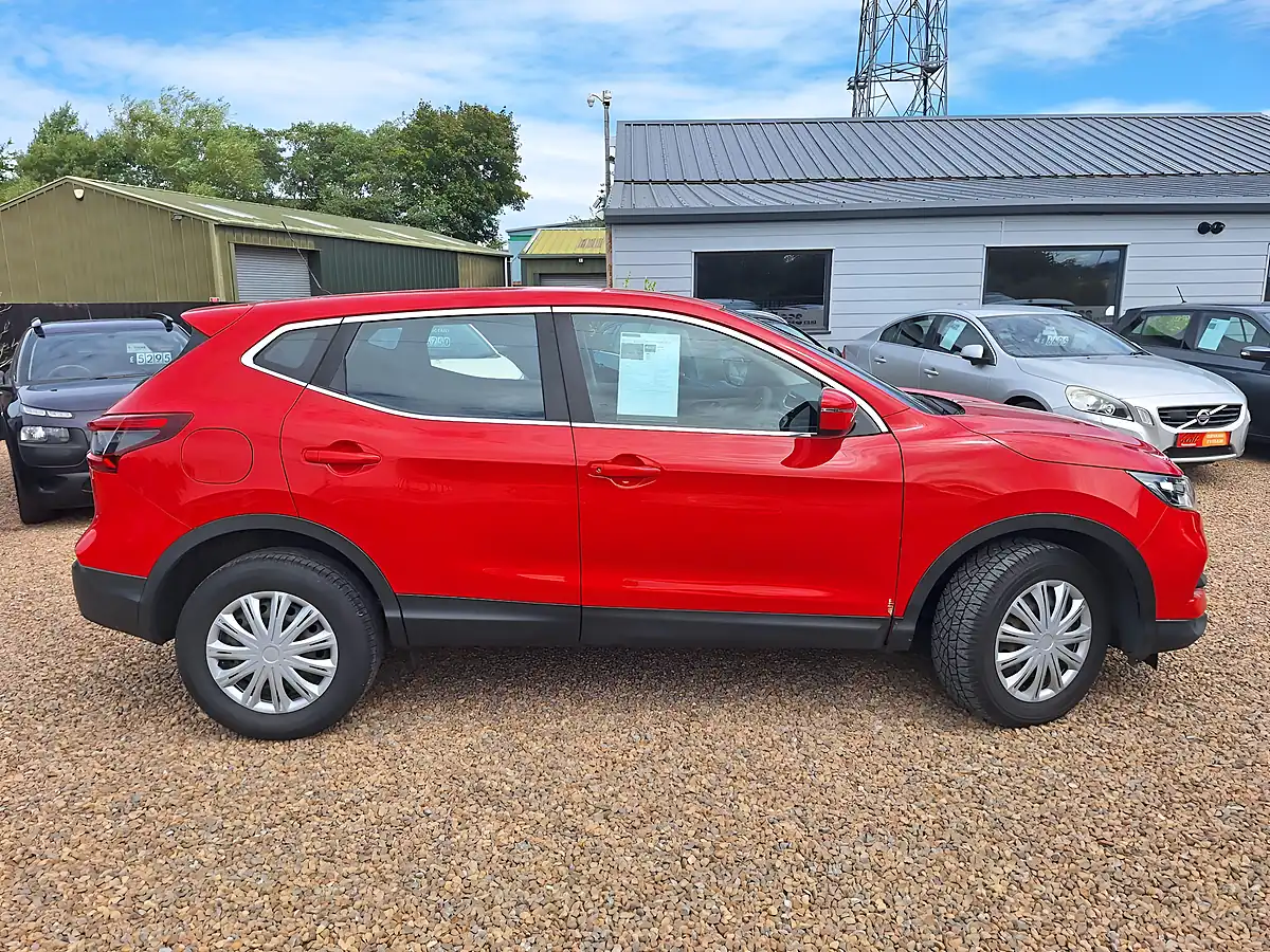 Used 2019 Nissan Qashqai Visia Red - Interior and Exterior details 18