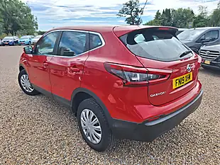 Used 2019 Nissan Qashqai Visia Red - Interior and Exterior details 3