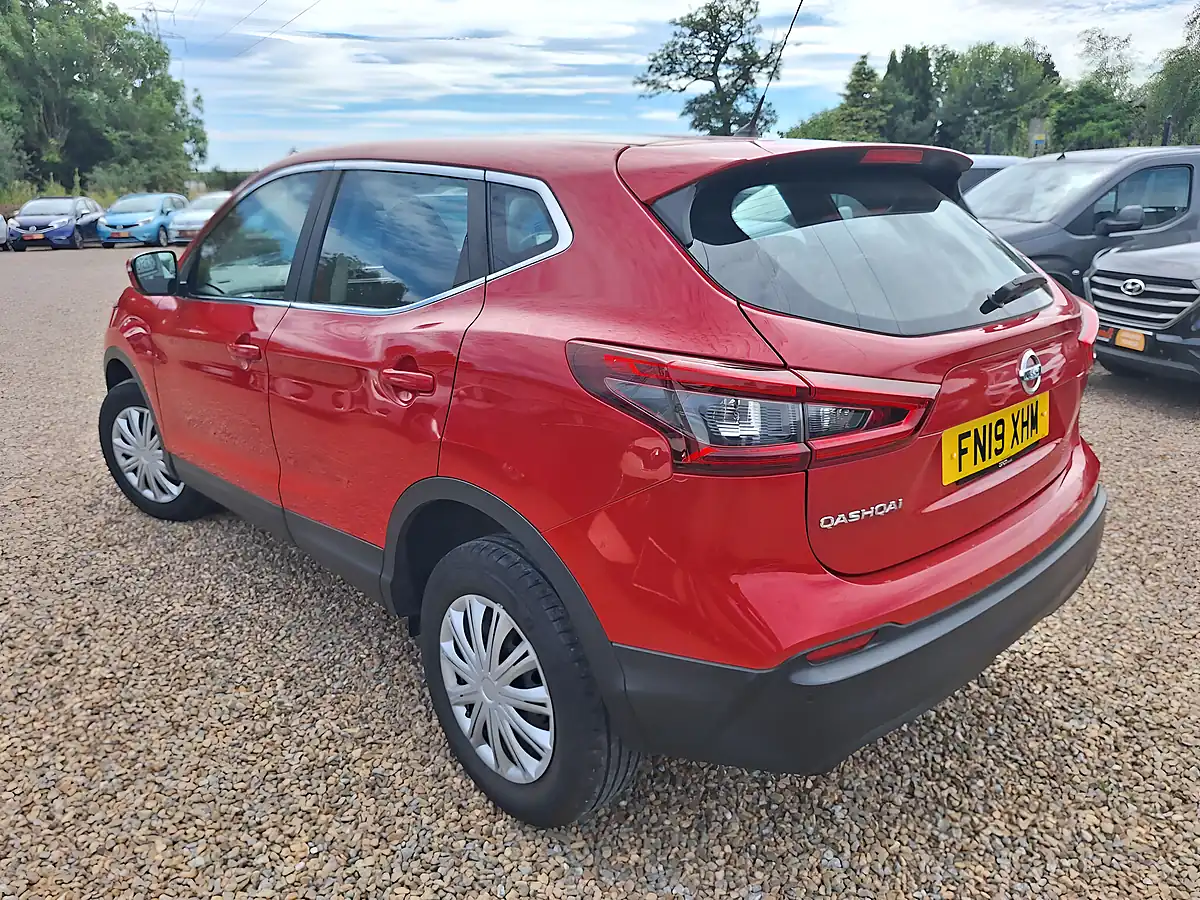Used 2019 Nissan Qashqai Visia Red - Interior and Exterior details 3
