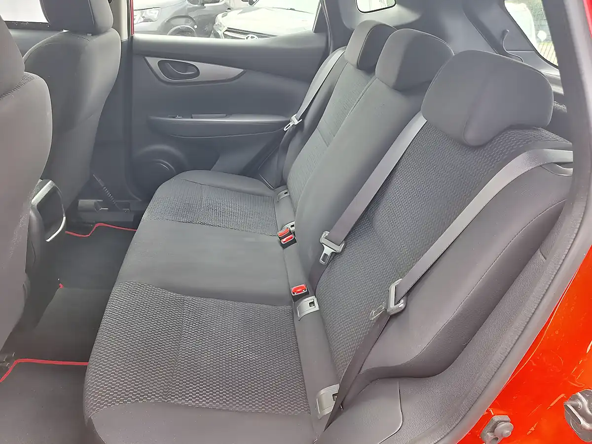 Used 2019 Nissan Qashqai Visia Red - Interior and Exterior details 7