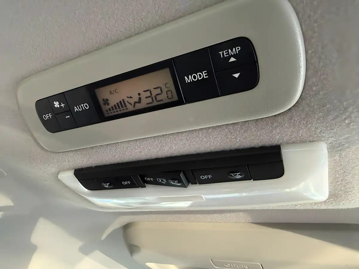 Used 2019 Nissan Serena Pilot 360 Grey - Interior and Exterior details 14