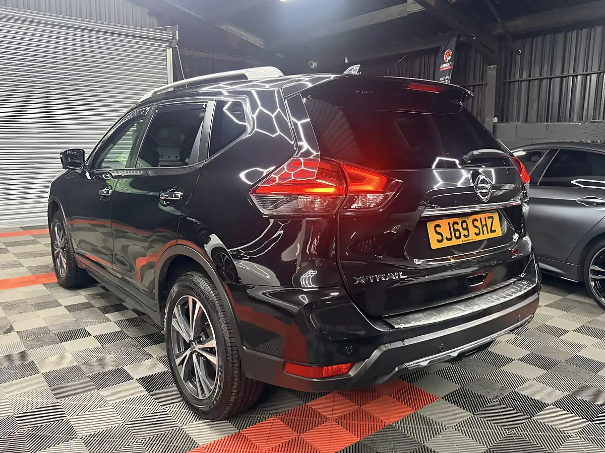 Used 2019 Nissan X-Trail N-Connecta Black - Interior and Exterior details 10