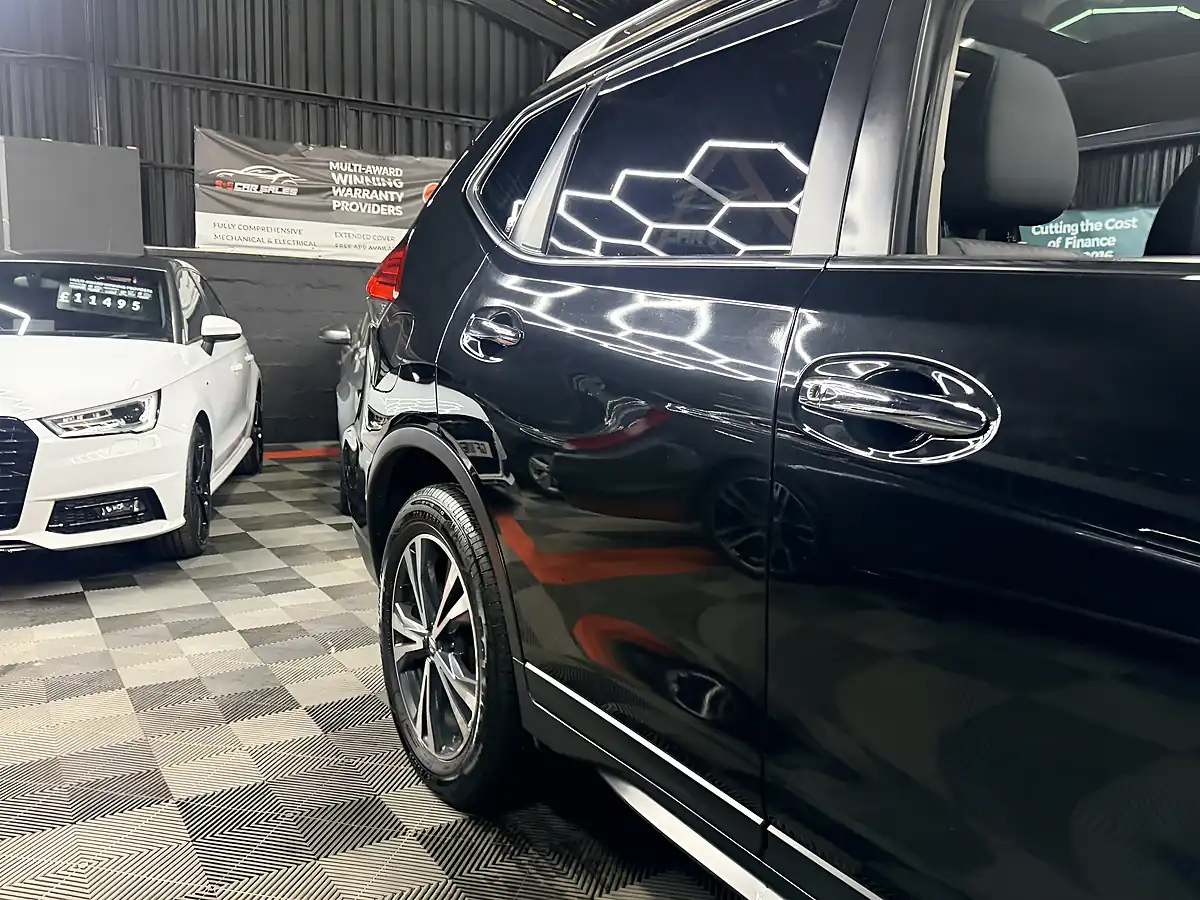 Used 2019 Nissan X-Trail N-Connecta Black - Interior and Exterior details 12